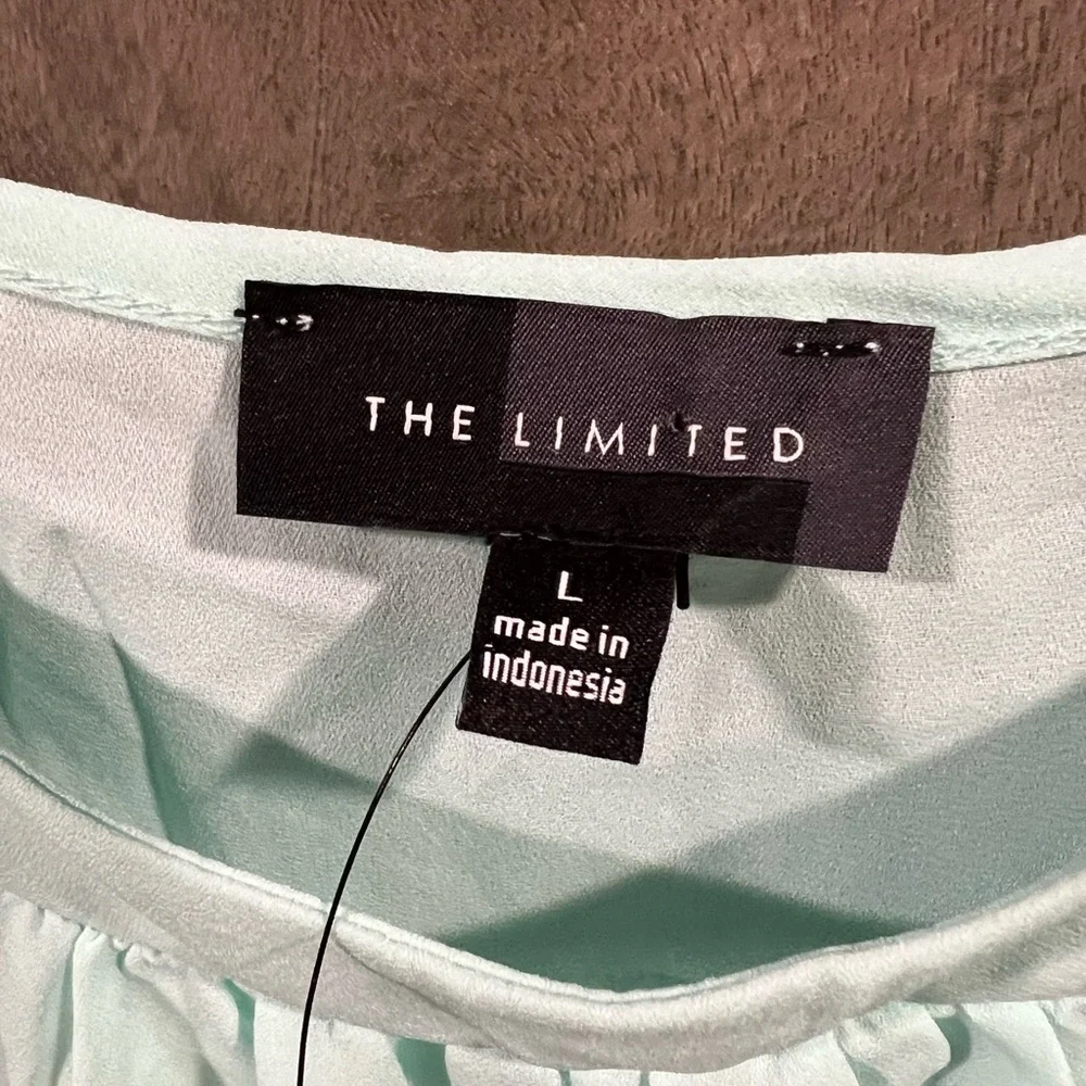 Women’s size large top brand new with tags still attached - Picture 6 of 7